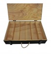 Caja de madera con cierres rústicos alistonada