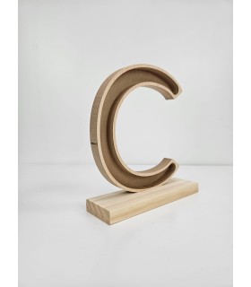 Letra C con peana decorativa en madera personalizable
