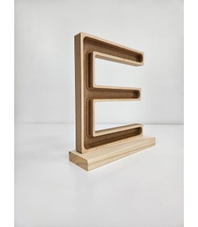 Letra E con peana decorativa en madera personalizable