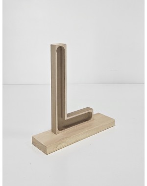 Letra L con peana decorativa en madera personalizable