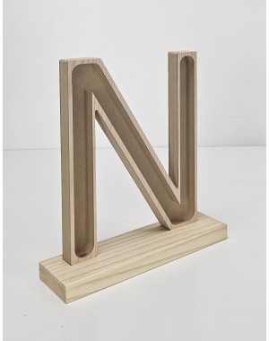 Letra N con peana decorativa en madera personalizable