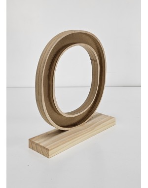 Letra O con peana decorativa en madera personalizable