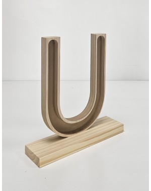 Letra U con peana decorativa en madera personalizable