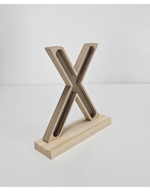Letra X con peana decorativa en madera personalizable