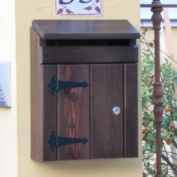 Buzón de Madera Rústico Artesanal con Llave